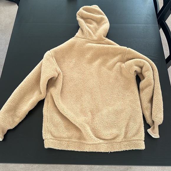 Hollister fuzzy sweater women’s size extra small fits like a medium. - Picture 2 of 4